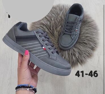 lacoste patike zelene: Muske patike po super ceni NOVO!

41-46

Cena 2690 din

DM