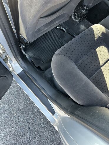 Volkswagen: Volkswagen Golf: 2000 г., 2 л, Автомат, Бензин — 7