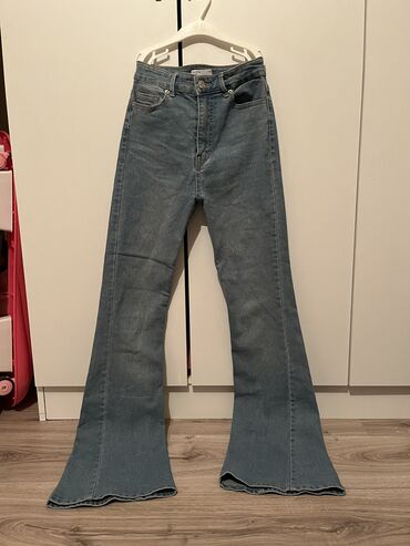 true religion farmerke: Bershka zvoncare broj 34(XS)
Nošene jednom, kao nove