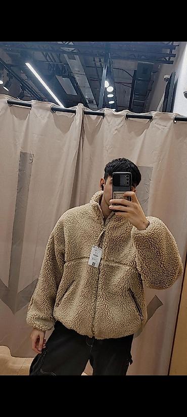 Unisex payız/qış Bershka kurtka L ölçü Az geyinilib heçbir problemi lalafo.az -da Unisex payız/qış Bershka kurtka L ölçü Az geyinilib heçbir problemi