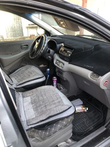дом на обмен: Nissan Almera Tino, серебристый компактвэн/хэтчбек 5 дверей. Основные
