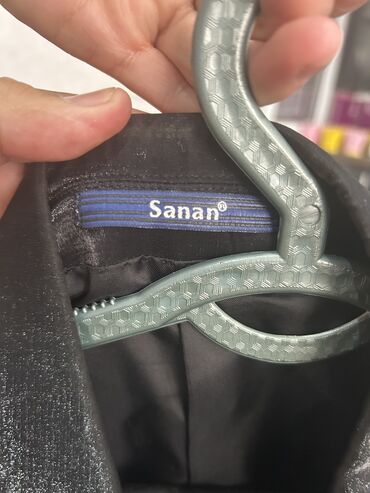 Костюмы: Продается костюм(пиджак+брюки)носили мало,размер 48,производство — 17