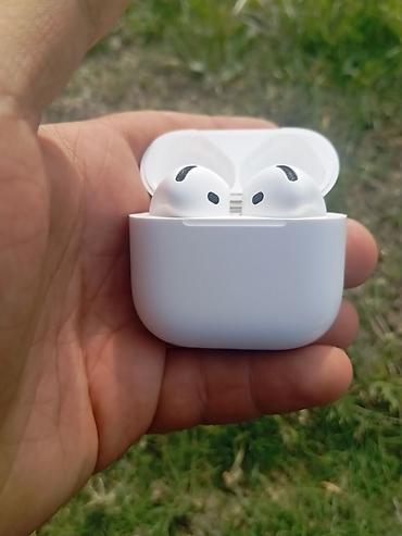any unboxing giris: Apple AirPods (MagSafe qutulu) – simsiz qulaqlıq Xüsusiyyətlər: - — 2