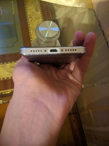 Digər mobil telefonlar: Smartfon – Android Xüsusiyyətlər: - Sensorlu ekran, ön kamera və arxa — 9