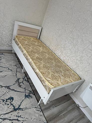 бир: Односпальная кровать с полуортопидичечким матрасом от фирмы Эсал. - — 2
