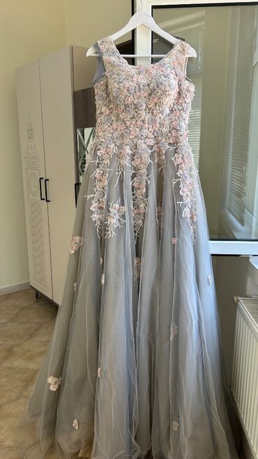 Ziyafət donları: Yaxşı vəziyyətdə, səliqəli şəkildə saxlanılmış gəlinlik, nişan — 21