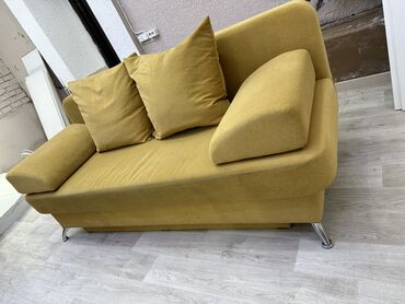 диван прямой: Диван-кровать, цвет - Желтый, Б/у