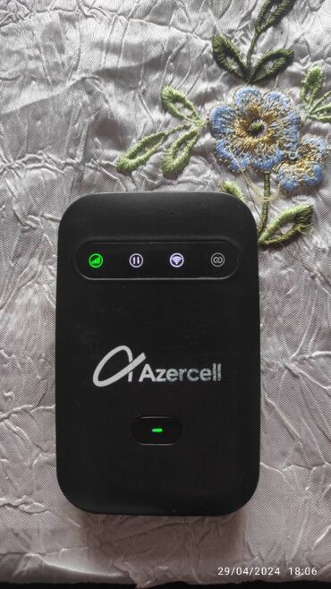 Modemlər və şəbəkə avadanlıqları: Azercell'in mi-fi modemi. Keçən il alınıb. Heç bir problemi yoxdur