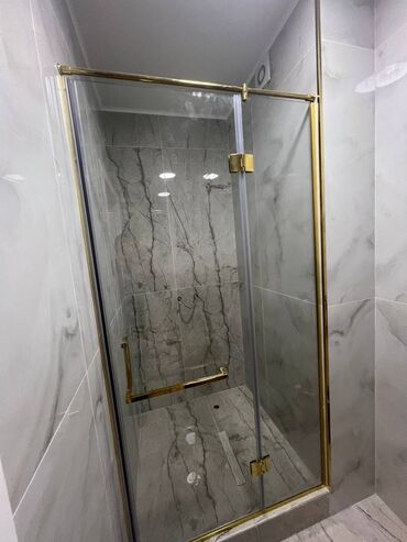 угловые стеклянные полки для ванной: Стеклянная душевая перегородка с распашной дверью - Конструкция