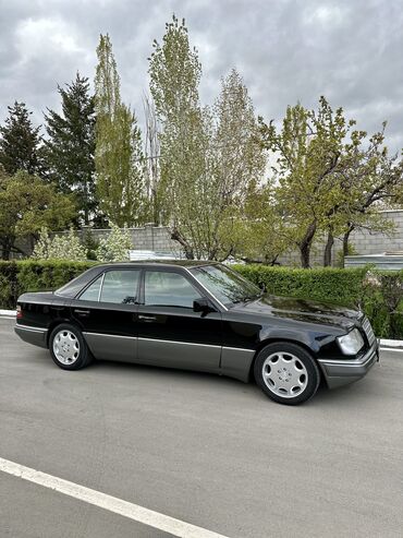 спринтер с: Mercedes-Benz E 220: 1994 г., 2.2 л, Механика, Бензин, Седан