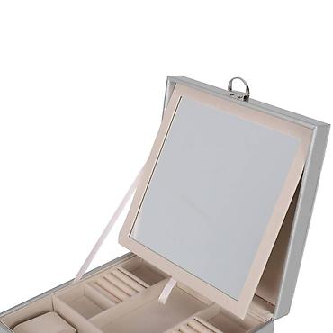 Ostali aksesoari: Organizator za nakit sa kljucem 
Izradjen od eko koze
2500 rsd — 3