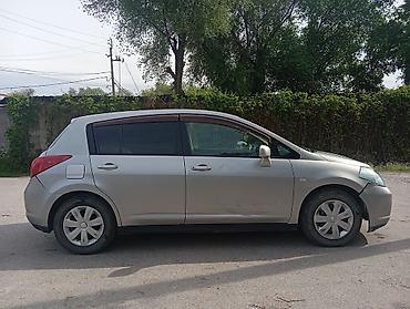 0 25: Nissan Tiida: 2004 г., Автомат, Бензин, Хэтчбэк — 5