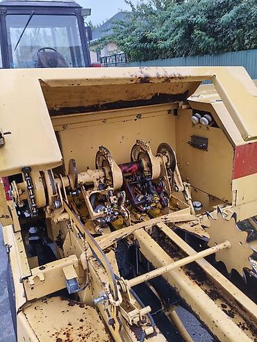 кормушки для животных: Тюковый пресс-подборщик New Holland 940 - Тип: малогабаритный тюковый — 2