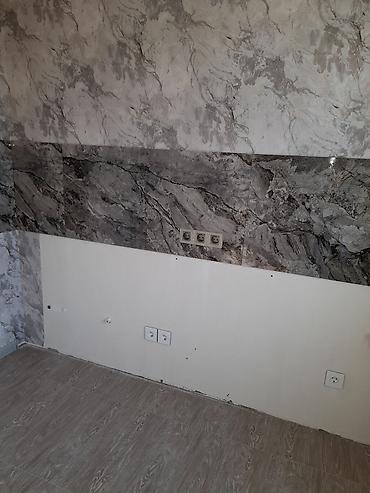 qapi ve pencere: Məhsul: Ağ daxili qapılar və dekorativ divar örtüyü (daş/mermer — 2