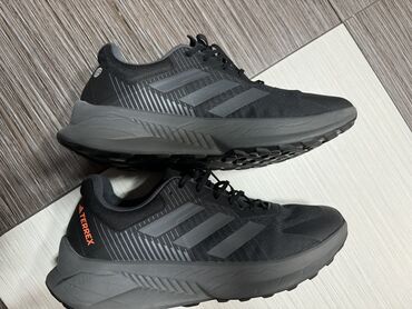 женские кроссовки adidas terrex: Адидас Terrex 13 размер на 46одевал 2 раза привозил с Америки