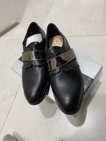 46 размер обувь: Новые туфли от Meray Kee 
Брали за 3700
Отдаю за 1200
Размер 37