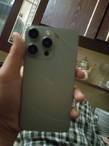 Daş yunu: IPhone 11, Qırıq