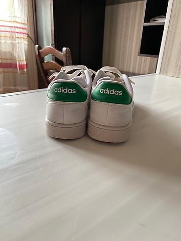 dunk low: Белые кроссовки Adidas с низким профилем и зеленой вставкой на — 3