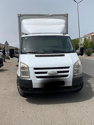 ford yuk: Yükdaşıma üçün qapalı furqonlu kiçik tonnajlı yük avtomobili. - Ağ — 2