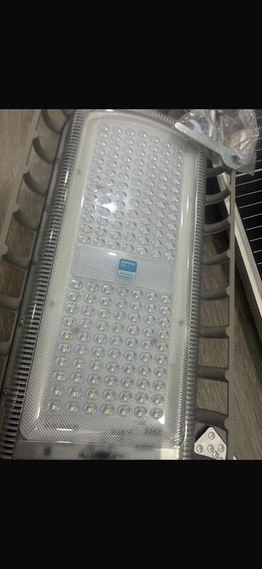 Солнечные прожекторы: Солнечный прожектор на улице снаружи есть и на помещении с фабрика — 26