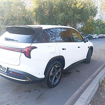 byd e7: Hozon Neta L: 2023 г., 1.5 л, Автомат, Гибрид, Кроссовер — 3