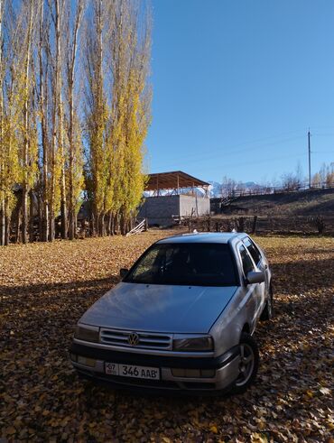 Volkswagen: Volkswagen Vento: 1993 г., 1.8 л, Механика, Бензин, Седан — 3