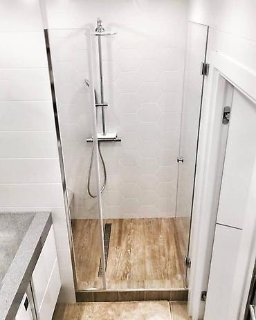 Душевые перегородки и ограждения: Прямая душевая перегородка в нишу в основном заказывается с фурнитурой — 10