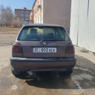 Volkswagen: Volkswagen Golf: 1993 г., 1.8 л, Механика, Бензин, Седан