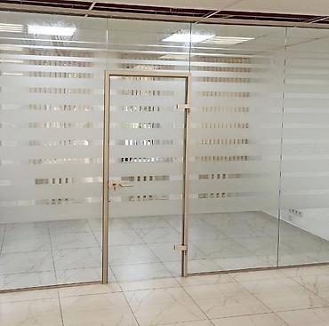 Перегородки на заказ: На заказ Цельностеклянная перегородка, Для офиса, Бронированное стекло, Бесплатный замер, Бесплатная доставка, Бесплатная установка — 2