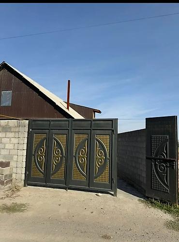 Продажа коттеджей и домов: Продаётся жилой дом с ограждённым двором. - Кирпичный/блочный участок — 1