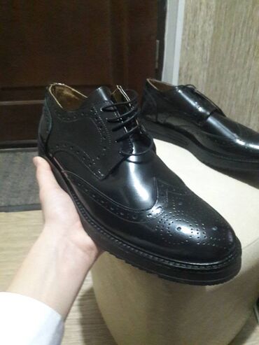 обувь мужская 43: Продаю туфли-оксфорды (Италия), кожа натуральная, 43размер. Реальные