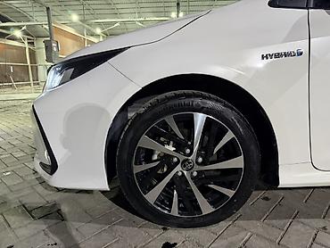 byd e3: Toyota Corolla: 2022 г., 1.8 л, Вариатор, Гибрид, Седан — 8