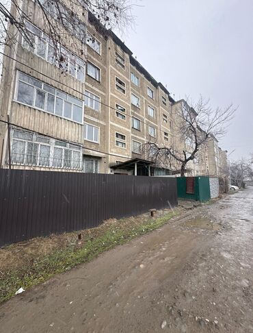 продается цокольное помещение микрорайон сары челек: 1 комната, 38 м², 105 серия, 4 этаж, Старый ремонт