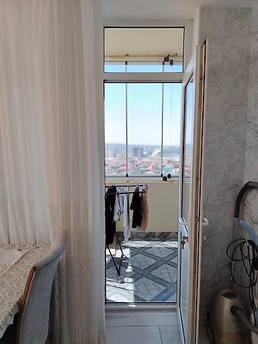 divarda yolka: Mətbəx–studiya mebeli və interyer həlli - Planlaşdırma: açıq tipli — 8