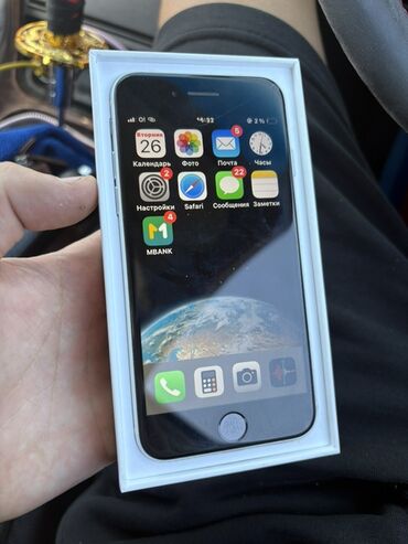 другая техника: IPhone SE 2020, Б/у, 64 ГБ, White Titanium, Чехол, Коробка, 80 %