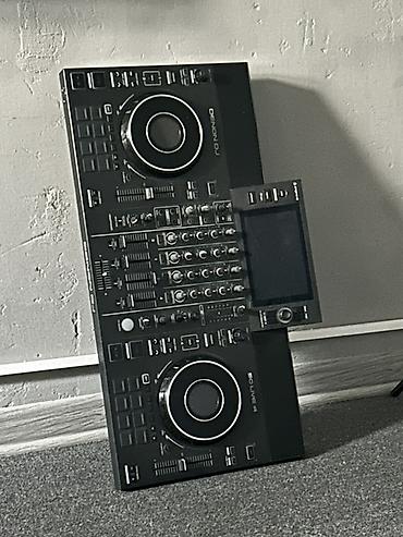 Denon DJ SC Live 4 — 4 kanal/2 deck DJ kontroller. Xüsusiyyətlər: -