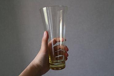 Вазы: Винтажная стеклянная ваза/стакан Один нюанс: очень мелкий скол по краю — 6