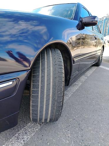 bmw m3 e92: Mercedes-Benz E-Class (W210) sedan Xarici - Tünd bənövşəyi rəngli — 4