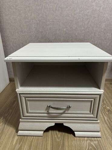 большой стол: Klassik tərzli tumbə/komod - Material: ağ rəngli taxta/MDF görünüşlü