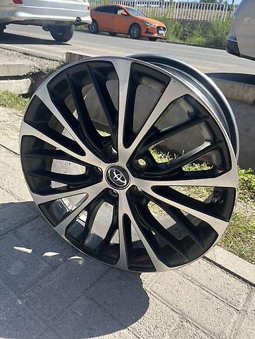 camry r18: Оригинальный литой диск Toyota - Диаметр: 18" - Посадочное отверстие — 2