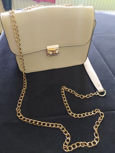 torbica ck nova: Elegantna torbica bez boje skroz ocuvana
