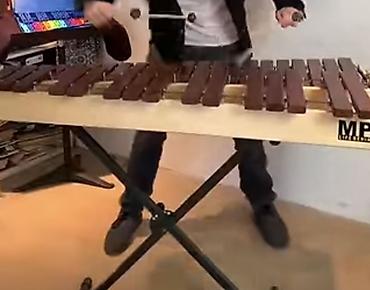 saksafon aleti: Marimba – taxta lövhəciklərdən ibarət professional klavişli zərb aləti — 1