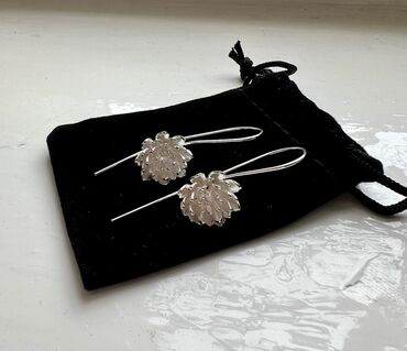серебрянная ложка: Продаю серебряные серьги 925 пробы в форме цветка. Обмен не