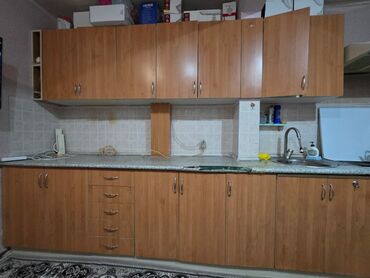 Mətbəx mebeli: Mətbəx mebeli 170₼. Yaxşı vəziyyətdədir. Ölçü 3.60. Üzərində moyka