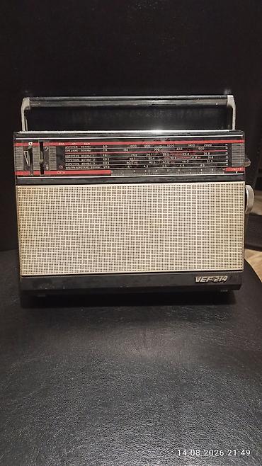 Радио: VEF 214 portativ radiomüəyyinə - Model: VEF 214 (ön paneldə — 2
