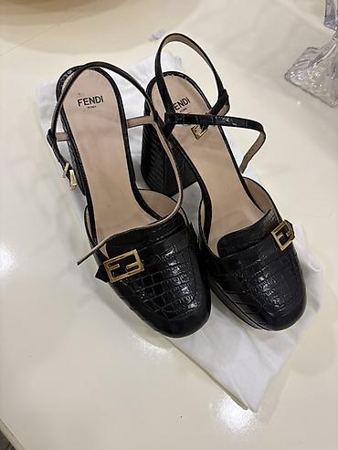 fendi cantalar: Original Fendi Roma qadın sandaleti - Model: Qalın hündür dabanlı — 2