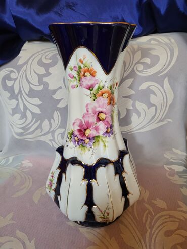 Ostali antikviteti: Vaza Cluj Napoca porcelan,kobalt rucno oslikana iz 70ih. Vaza je — 4