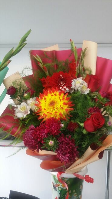 цветы букеты и корзины с цветами: Розы 
Букеты 
Коробки с цветами
Композиции
Корзины
Доставка 
Заказ