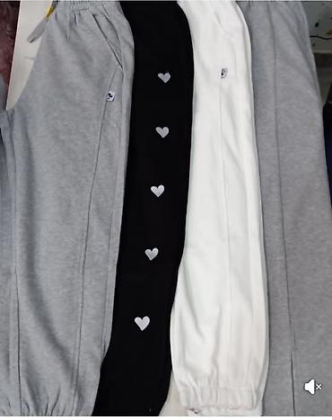 jeezy papuce: Trenerke kraci model do pola lista
Vel L i XL
komad 1500din — 1
