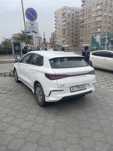 сломанные машины: BYD : 2020 г., 3 л, Вариатор, Электромобиль, Хэтчбэк